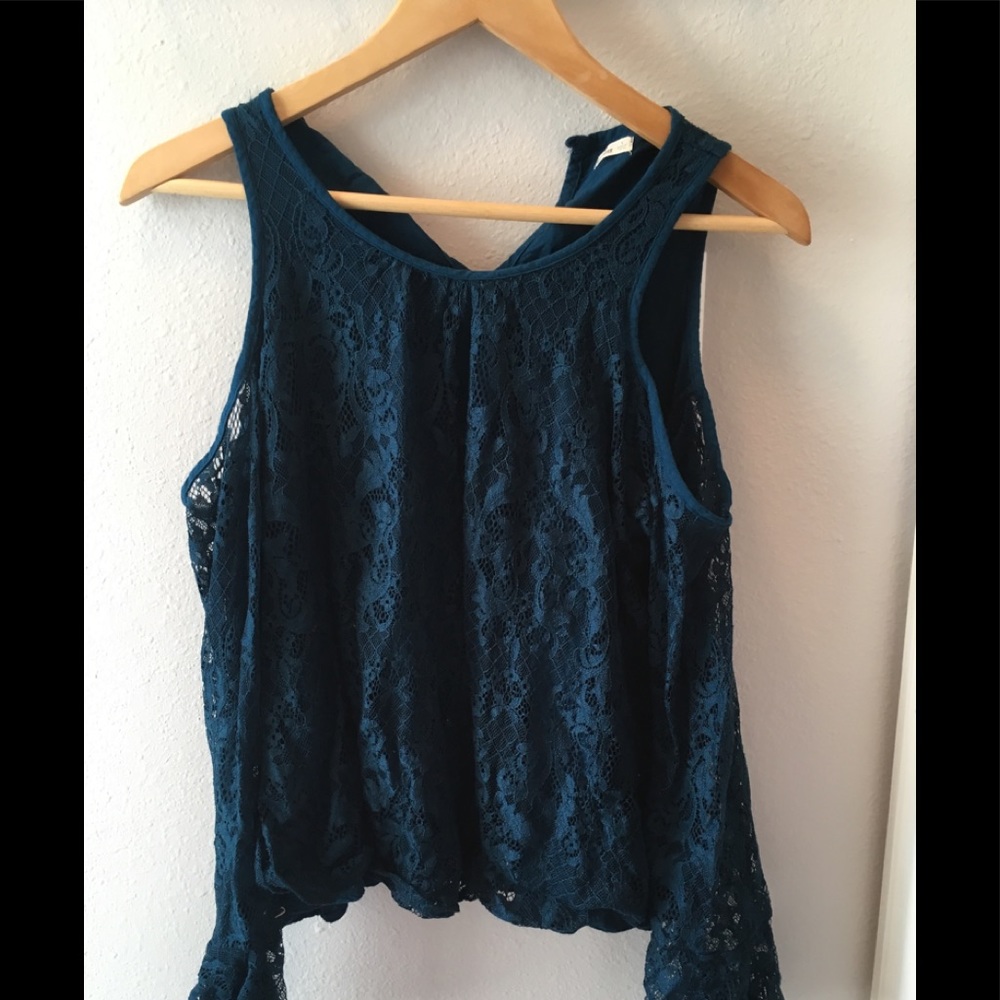 💙 TURQUOISE HOLLISTER  CUT OUT SHOULDER SHIRT💙